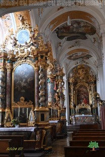 Altäre, Fresken und Stuck prägen den reich ausgestatteten Innenraum der ehemaligen Klosterkirche. (Bild: Stefan Siedler)