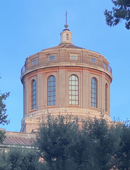 Die Kirche von Opus Dei gesehen von der Botschaft von Italien zum Heiligen Stuhl